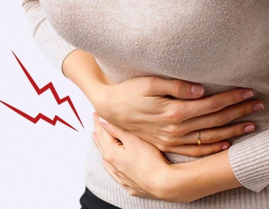 Đau bụng quặn từng cơn kèm tiêu chảy buồn nôn là triệu chứng của bệnh gì?