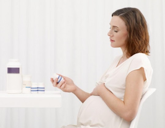 Mẹ bầu mang thai 3 tháng đầu có nên uống canxi không?