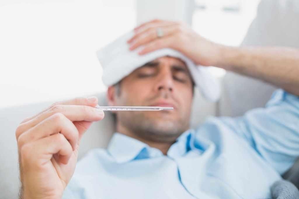 Viêm đại tràng có thể dẫn đến sốt