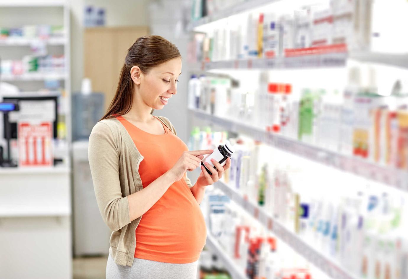 Sử dụng viên vitamin tổng hợp kém chất lượng có thể gây nhiều nguy hại cho mẹ và thai nhi
