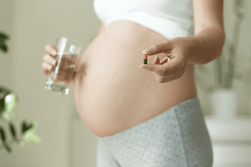 Theo khuyến cáo của Hiệp hội Nội tiết Hoa Kỳ, phụ nữ có thai hoặc cho con bú cần ít nhất là 600 IU/ngày