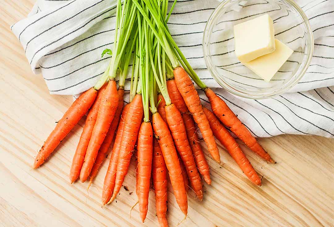 Cà rốt cs chứa hoạt chất giúp kích thích làn da sản sinh ra collagen
