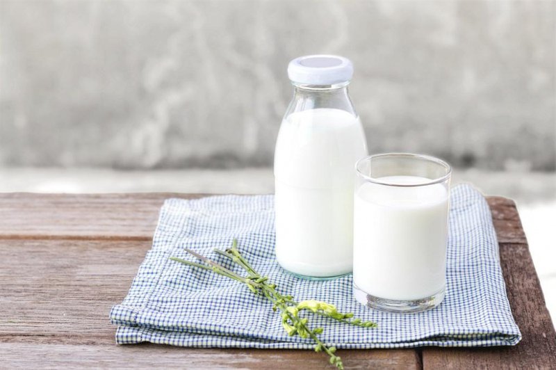 Trong sữa có chứa vitamin D và canxi giúp tăng sức mạnh của xương khớp